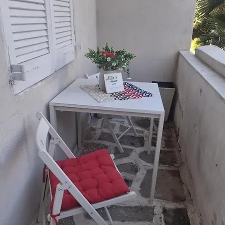 Nira House *