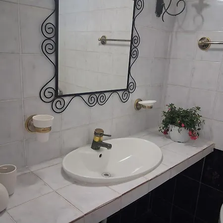Nira House Apartment *